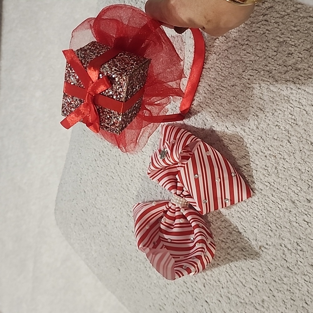 2pc hair accessory set Christmas ready!